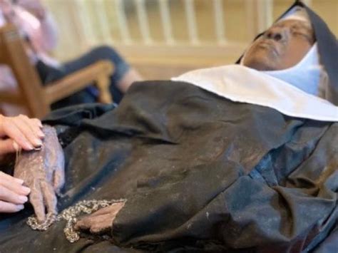 Missouri miracle? Hundreds travel to see nun's exhumed, 'incorrupt' body